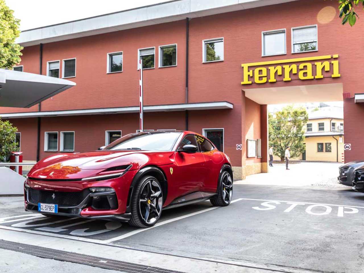 Ferrari Purosangue sai da fbrica em Maranello (Itlia) como o modelo que fez as vendas da marca subirem em 2023