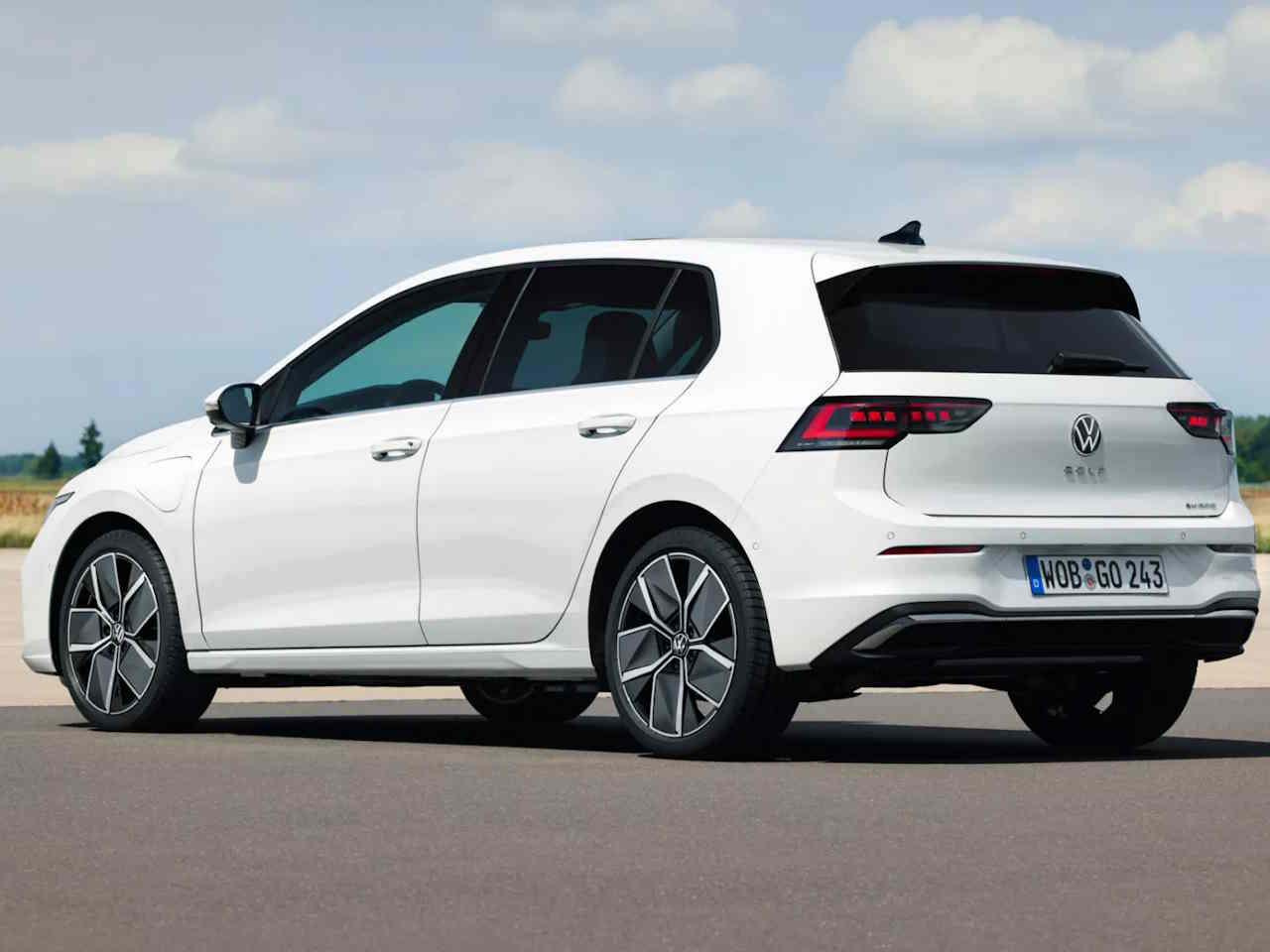 VolkswagenGolf 2024 - ngulo traseiro