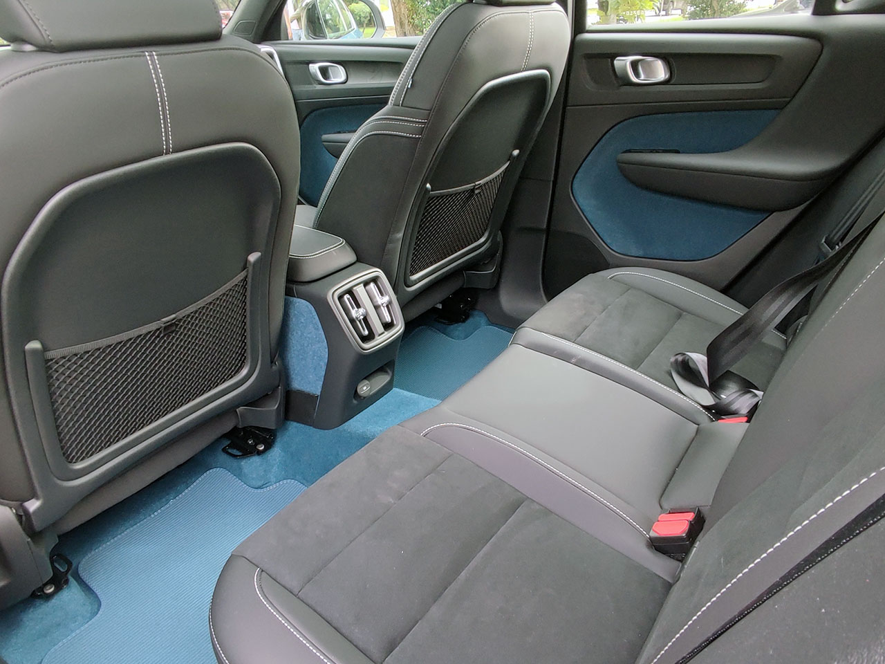 Volvo�XC40 2024 - bancos traseiros