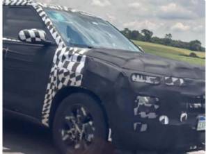 Flagra! Hyundai Creta renovado  visto com camuflagem antes da estreia