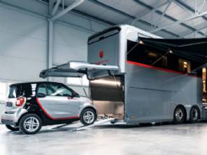 Mercedes mostra motorhome de R$ 6 milhões com Smart Fortwo na garagem