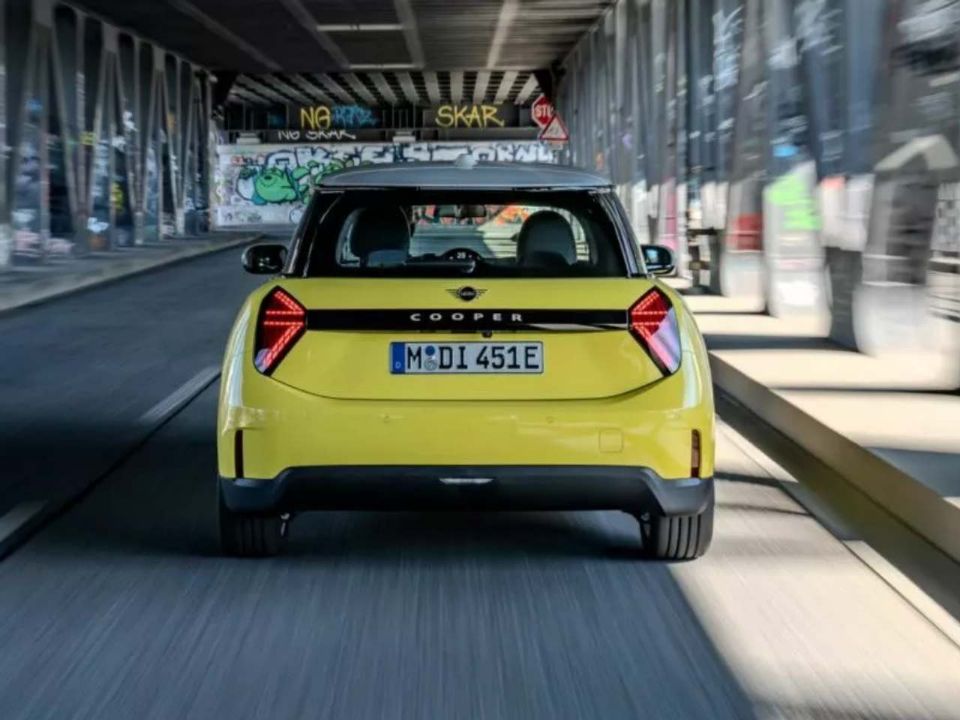 Mini�Hatch 3 portas 2024 - traseira