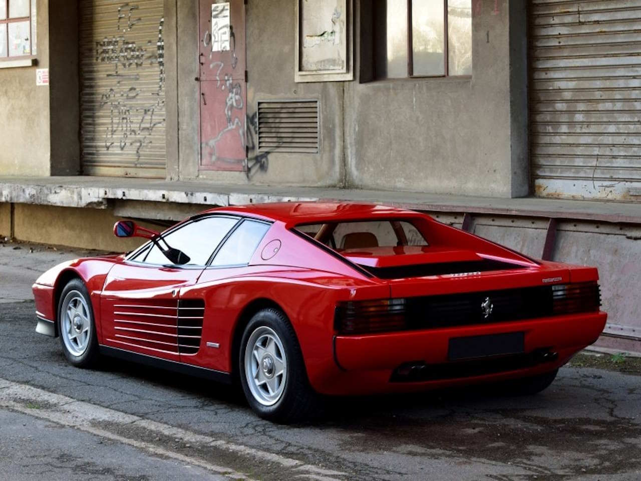 Ferrari�Testarossa - Foto 3 de 3 - 1600 x 1200 pixels1994 - �ngulo traseiro