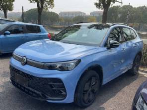 Flagra! Novo VW Tiguan chins  visto sem disfarces antes da estreia global