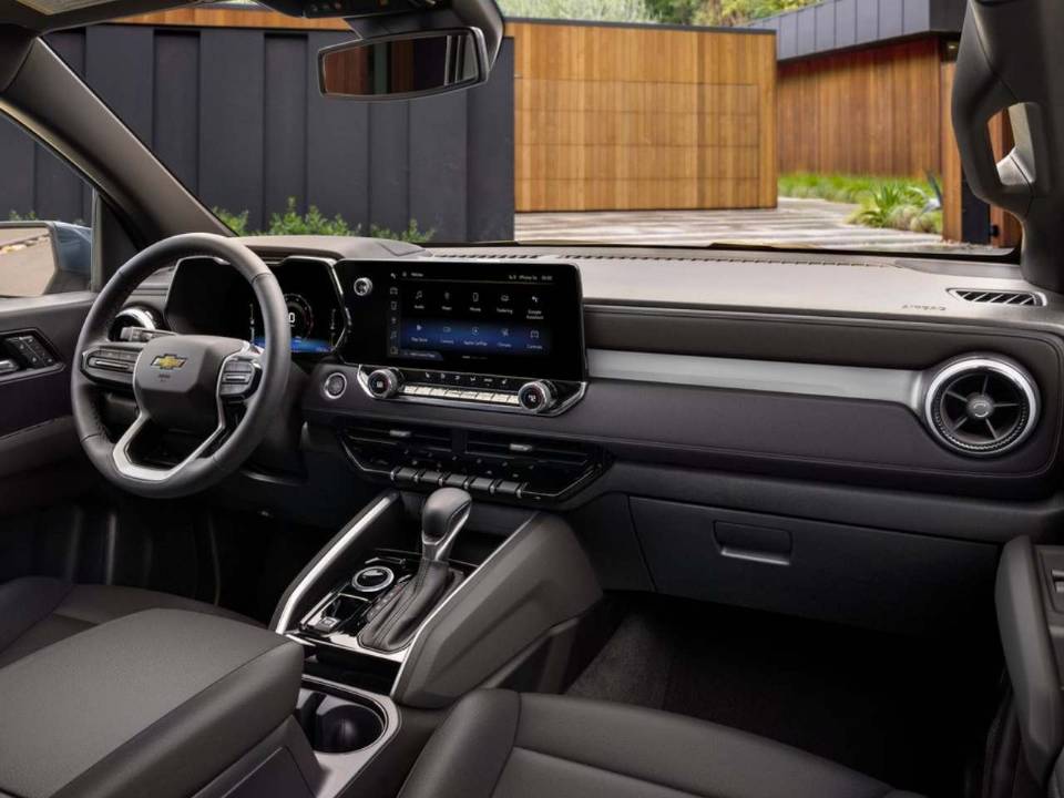 Interior da Chevrolet S10 renovada vai receber nova central multimídia e cluster digital nas versões mais equipadas