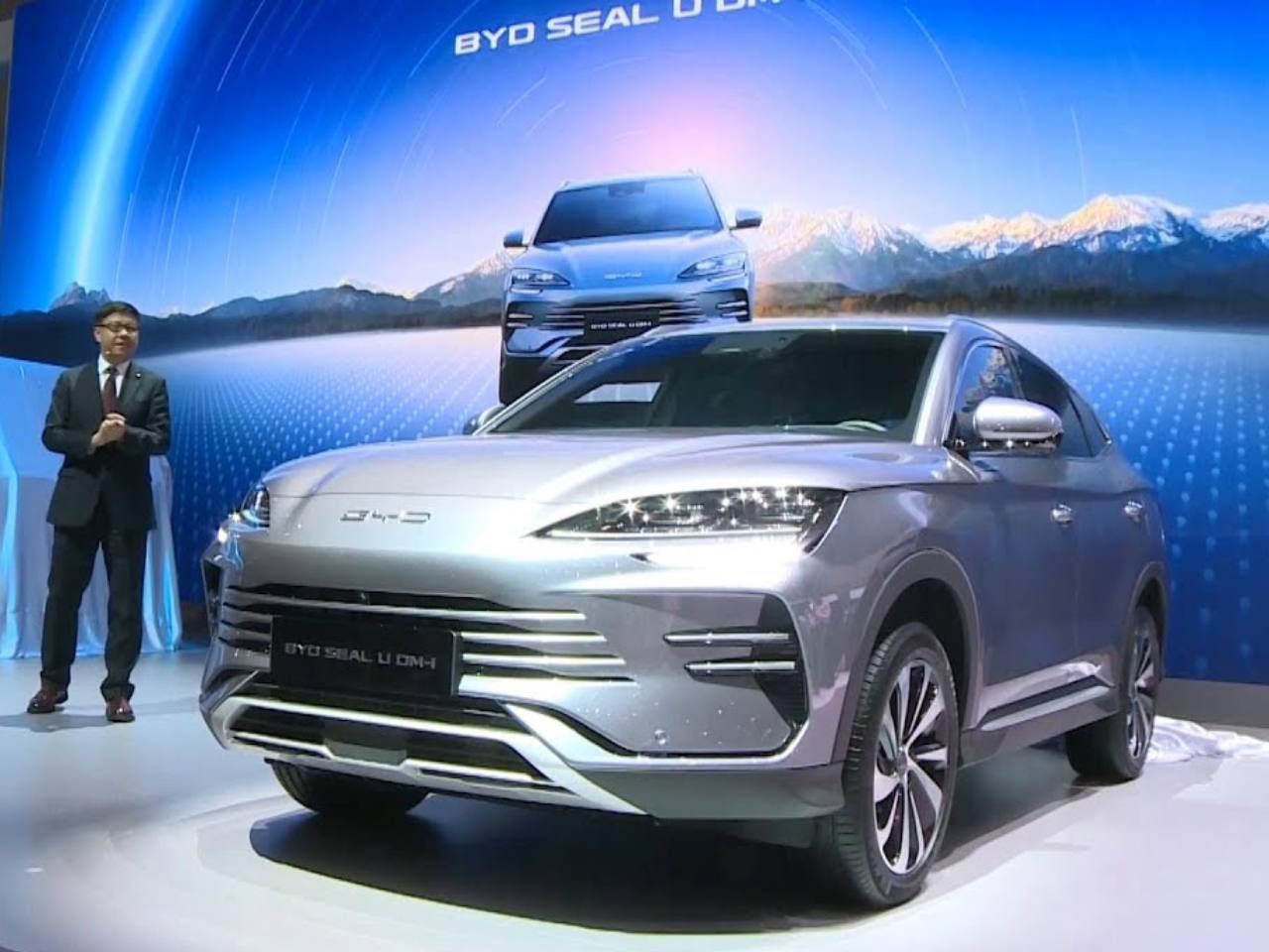 BYD Seal U  um SUV hbrido plug-in que est sendo mostrado na China e vir ao Brasil em 2025