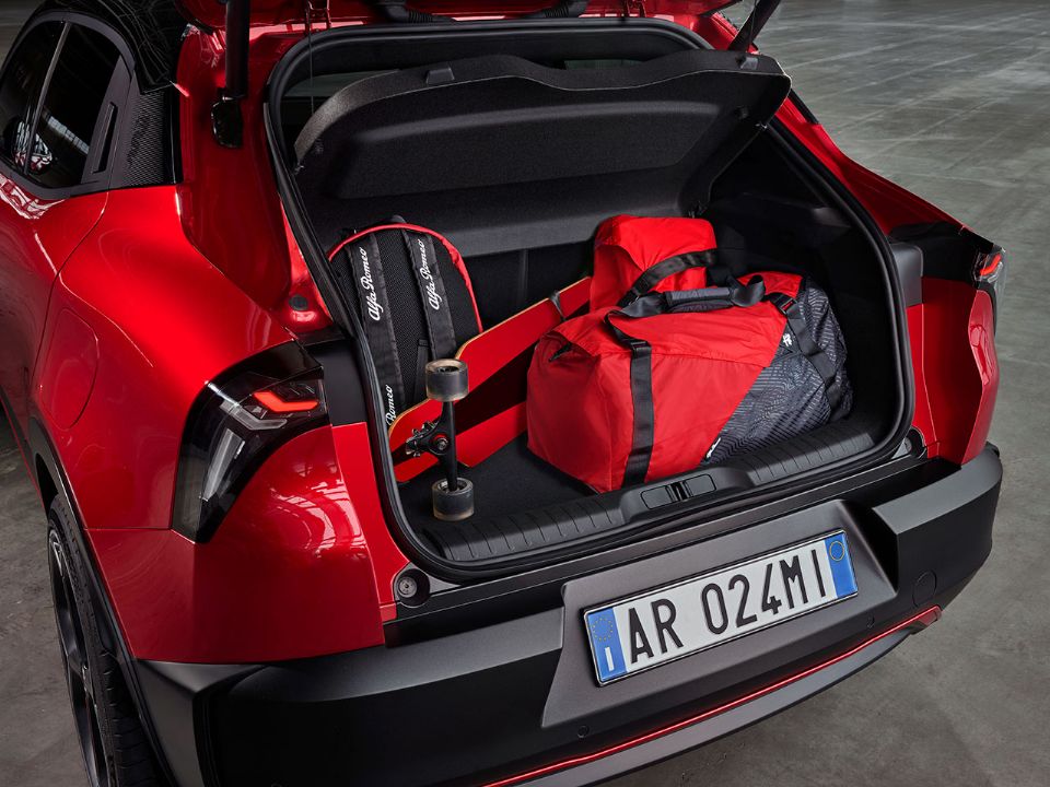 Alfa Romeo�Milano 2025 - porta-malas