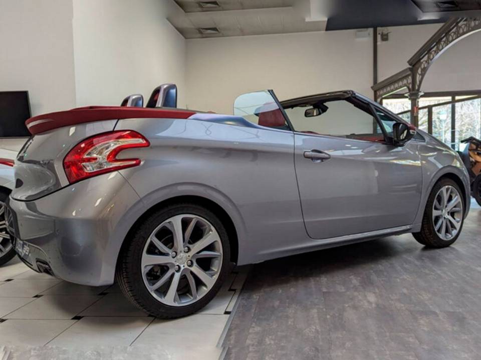 Peugeot 208 Conversível; protótipo único está exposto em museu na França