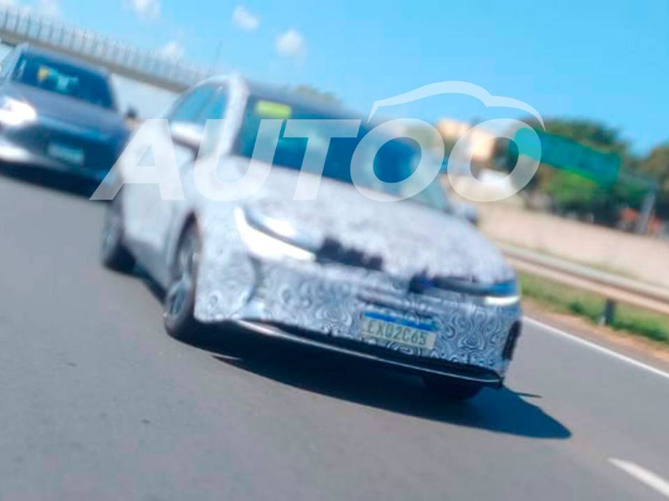 BYD King flagrado no interior de São Paulo