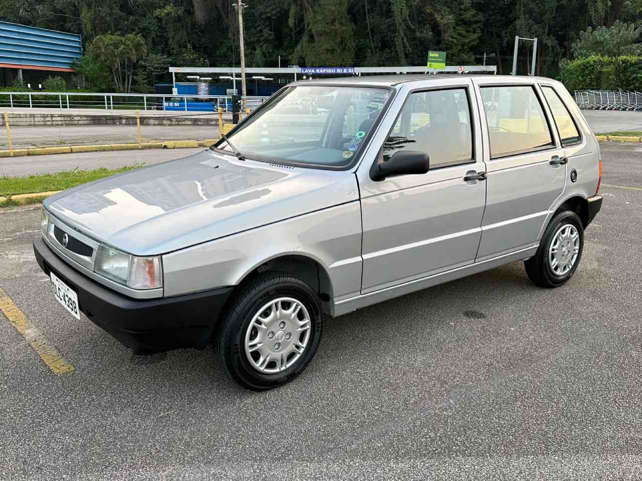 Fiat Uno Mille Fire teve o antiquado motor Fiasa substituído pelo, que era um pouco mais eficiente Fiat Uno Mille Fire teve o antiquado motor Fiasa substituído pelo, que era um pouco mais eficiente