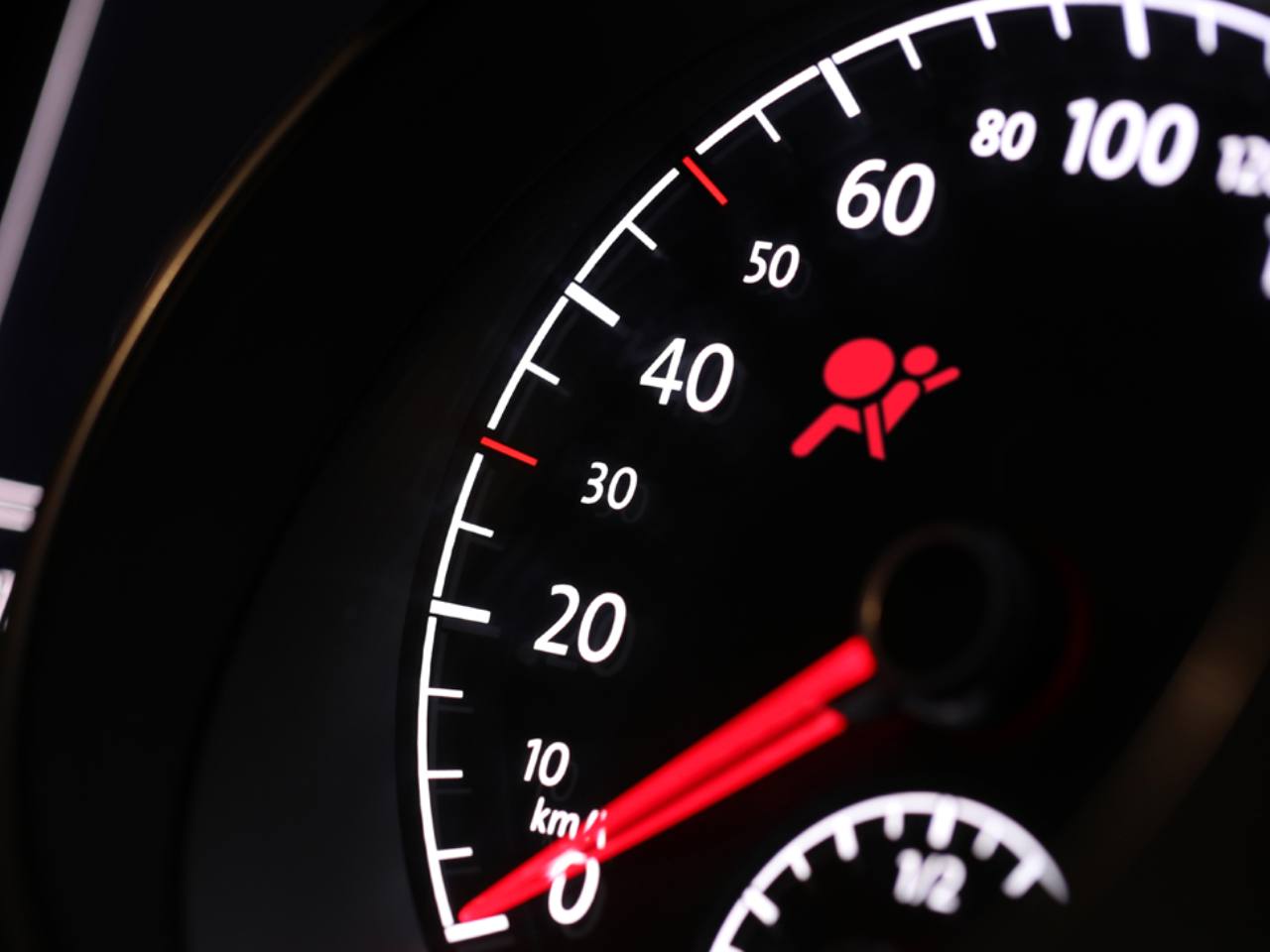 Luz do airbag acesa pode significar defeito em algum componente, ou mau contato no sistema eltrico
