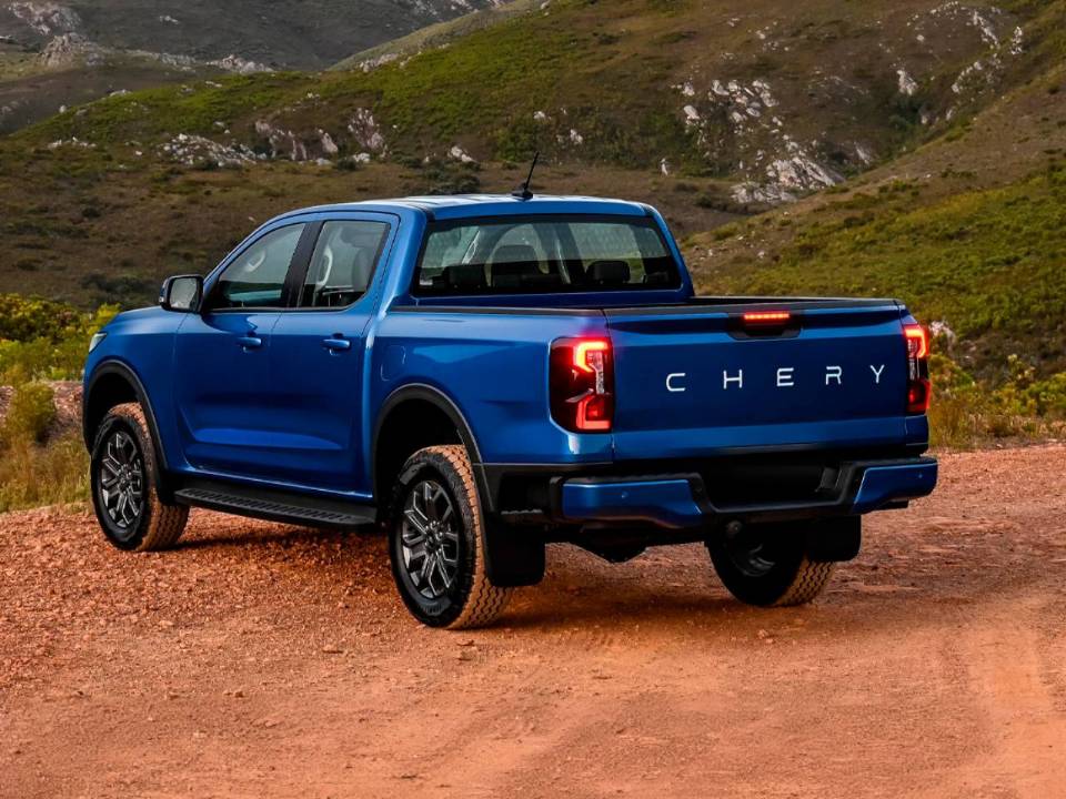 Traseira terá a marca Chery estampada na porta da caçamba e terá laternas full LED entre os detalhes