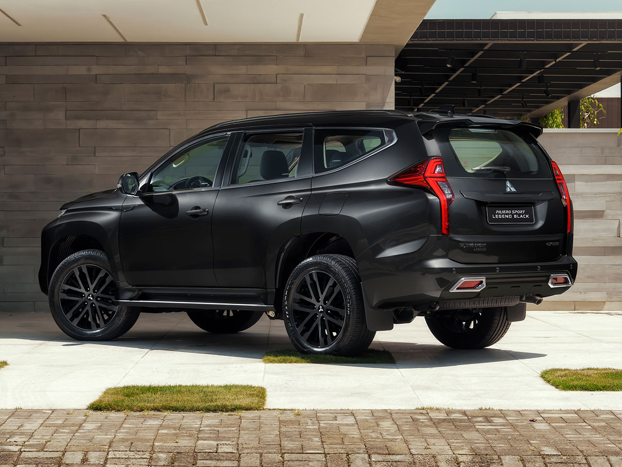 Mitsubishi�Pajero Sport - Foto 1 de 48 - 1600 x 1200 pixels2025 - �ngulo traseiro