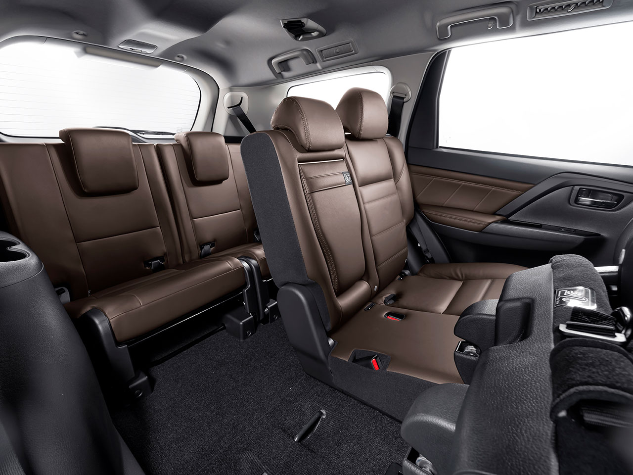 Mitsubishi�Pajero Sport 2025 - bancos traseiros