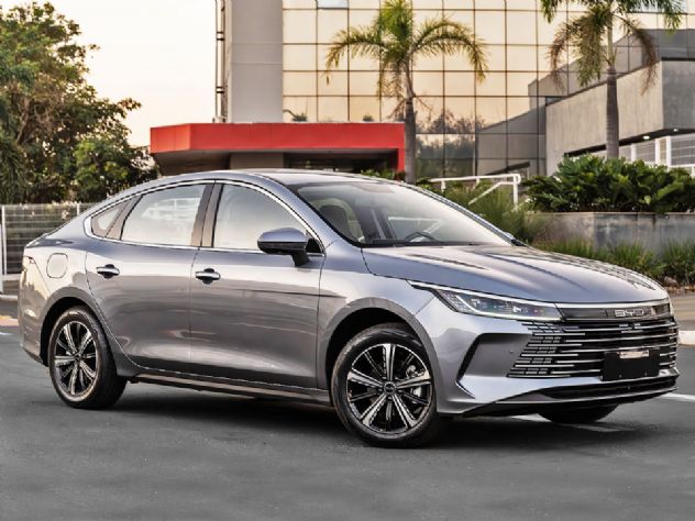 O impens�vel aconteceu: BYD King est� � frente do Corolla em vendas, ao menos por enquanto