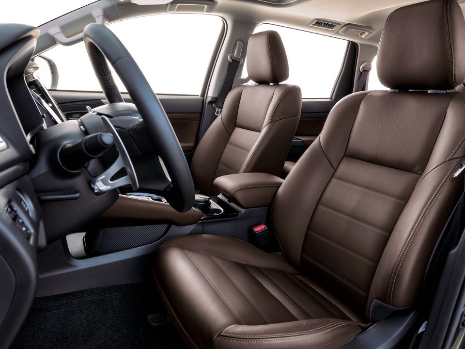 Mitsubishi�Pajero Sport 2025 - bancos dianteiros
