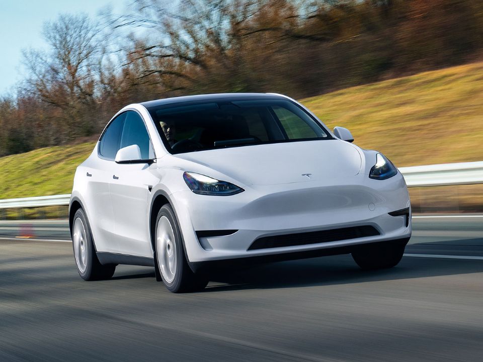 Tesla�Model Y 2024 - �ngulo frontal