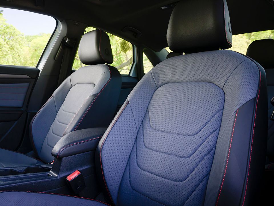 Volkswagen�Jetta 2025 - bancos dianteiros