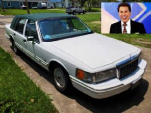 Conhe�a o carro preferido de Silvio Santos, o  Lincoln Town Car de capota verde