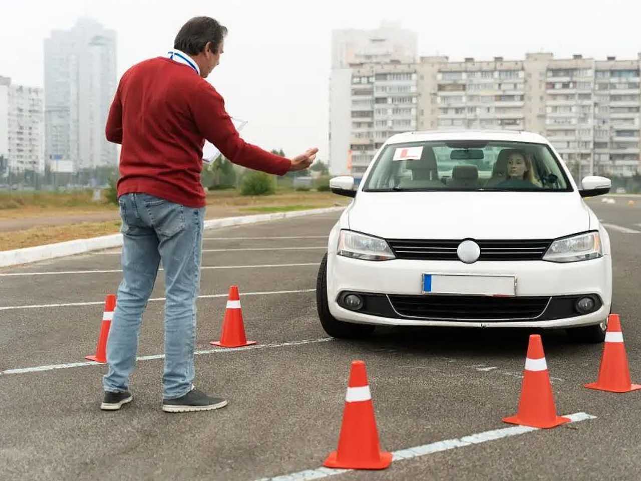 Curso, autorização do Detran e cadastro oficial serão exigidos para instrutores autônomos