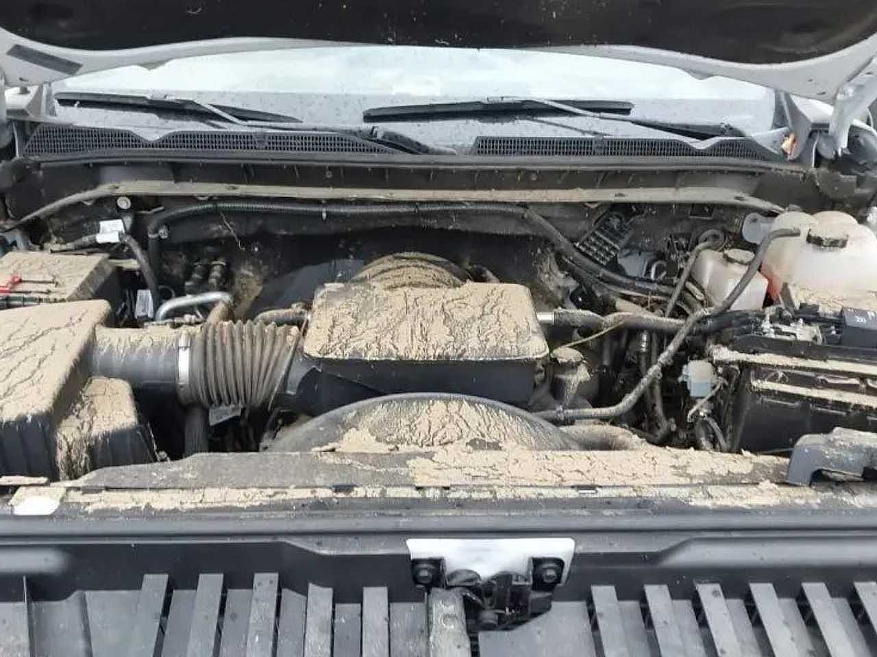 Carros alagados são maquiados para venda, mas os danos quase nunca desaparecem