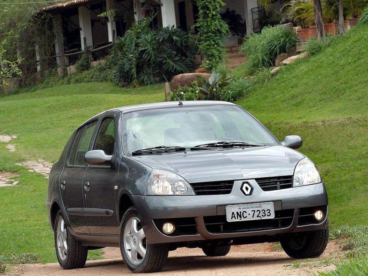 Renault Clio Sedan Renault Clio Sedan