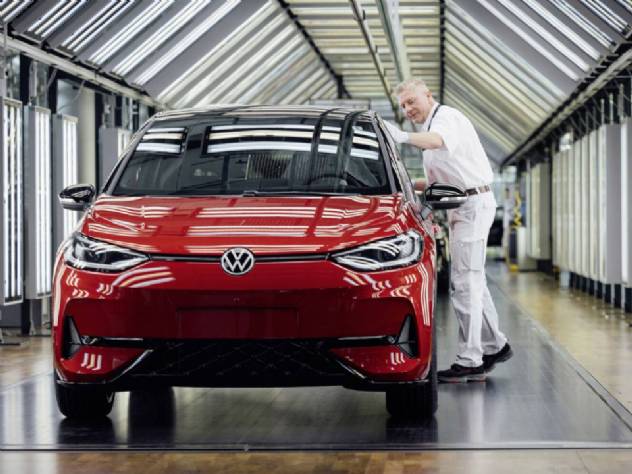 Volkswagen estuda cortar 100 mil empregos em todo o mundo; entenda a crise da marca