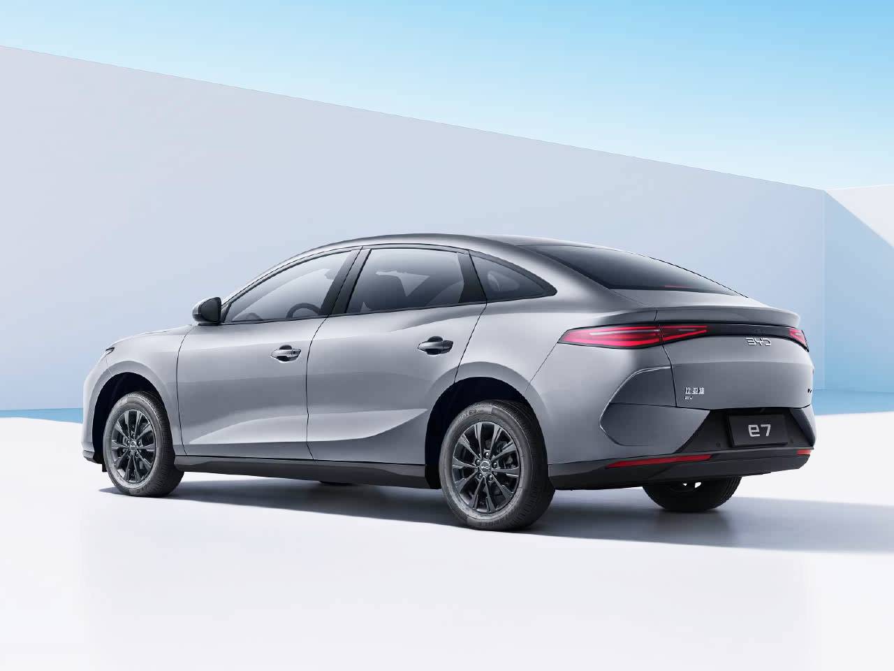 BYD e7 BYD e7