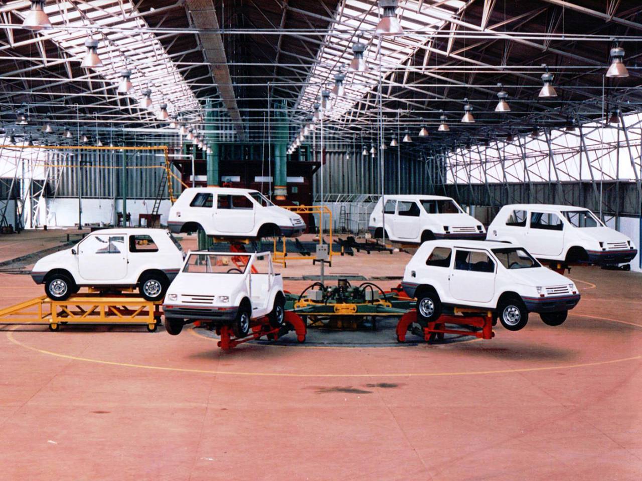 Parte do que havia restado da linha de montagem da Gurgel no início dos anos 90, em Rio Claro (SP)