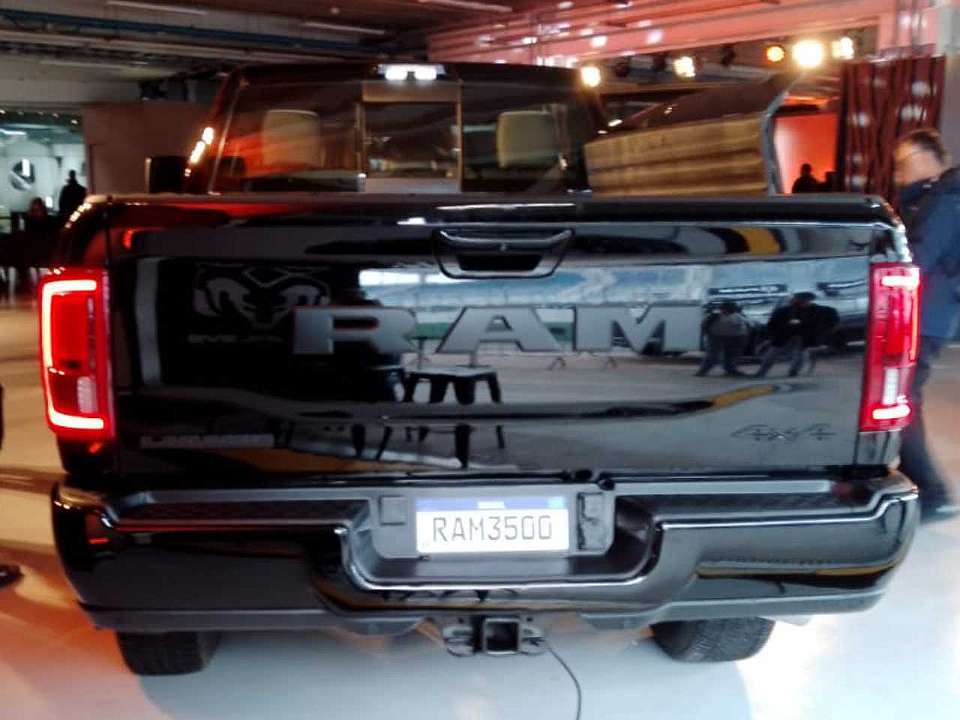 RAM�3500 2026 - traseira