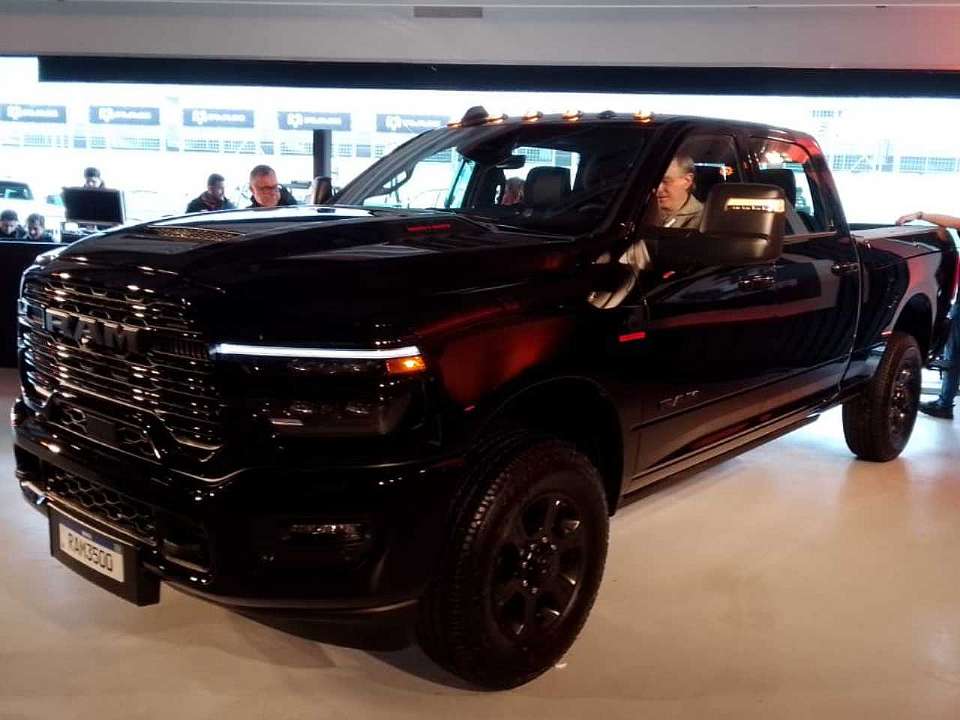 RAM�3500 2026 - �ngulo frontal