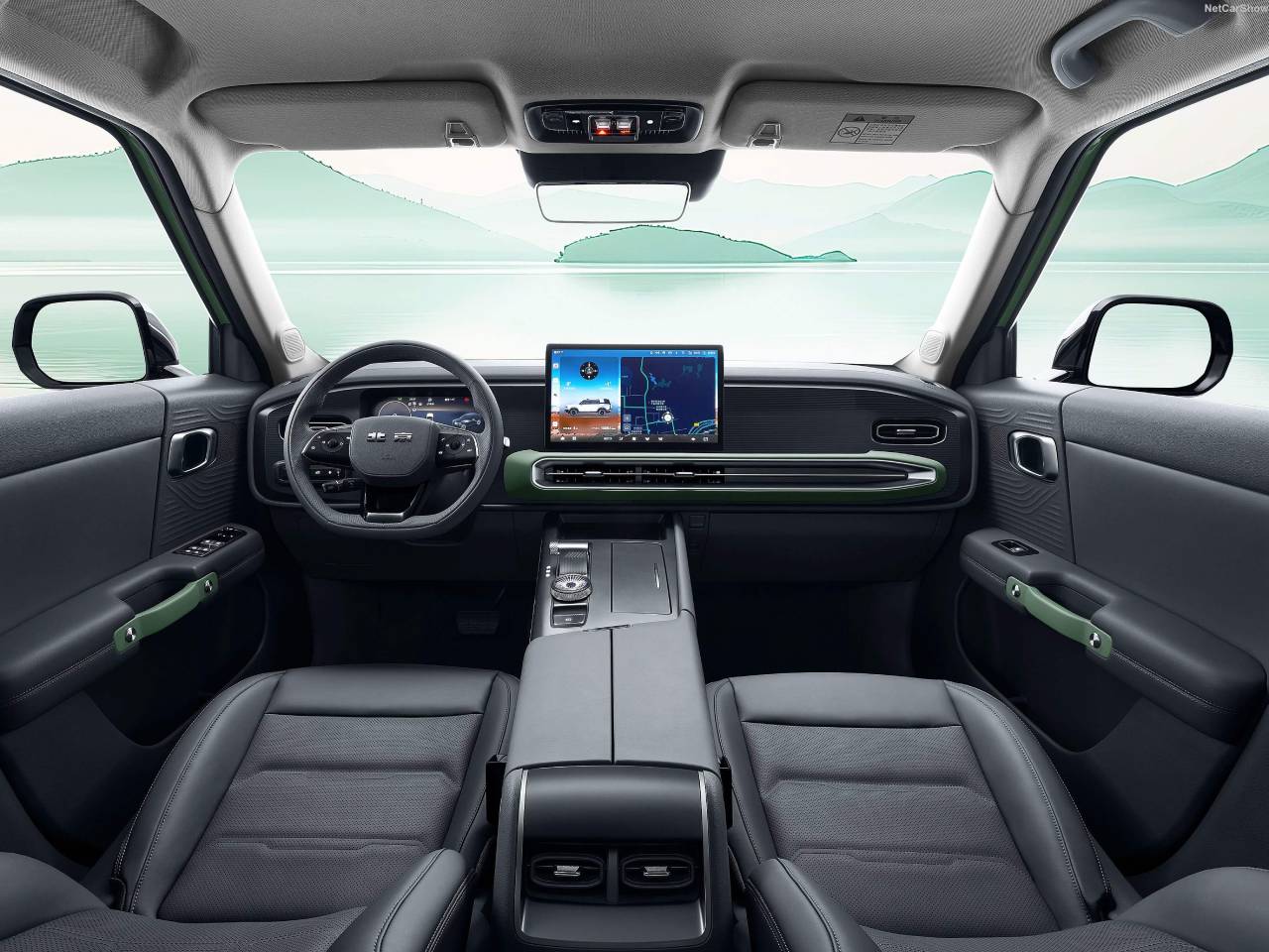 BAIC B30