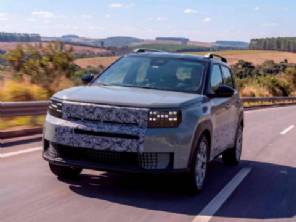 Fiat mostra Argo X camuflado em testes finais antes do lan�amento