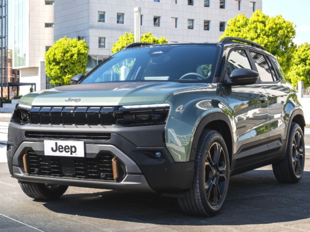 Jeep Avenger chega a 300 mil pedidos, mas vendas ainda engatinham no Brasil