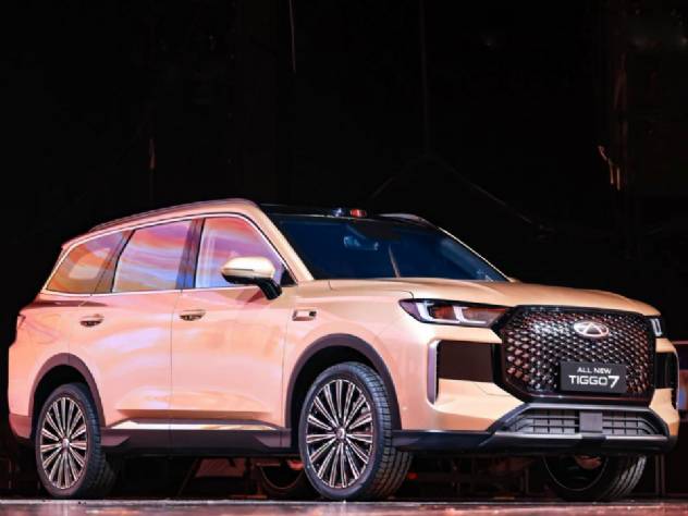 Novo Chery Tiggo 7 estreia com bancos massageadores e sistema h�brido plug-in; saiba o que muda