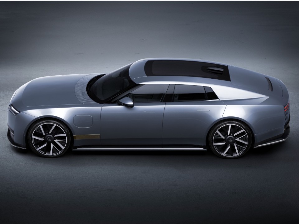 Jaguar�Type 01 2027 - lateral