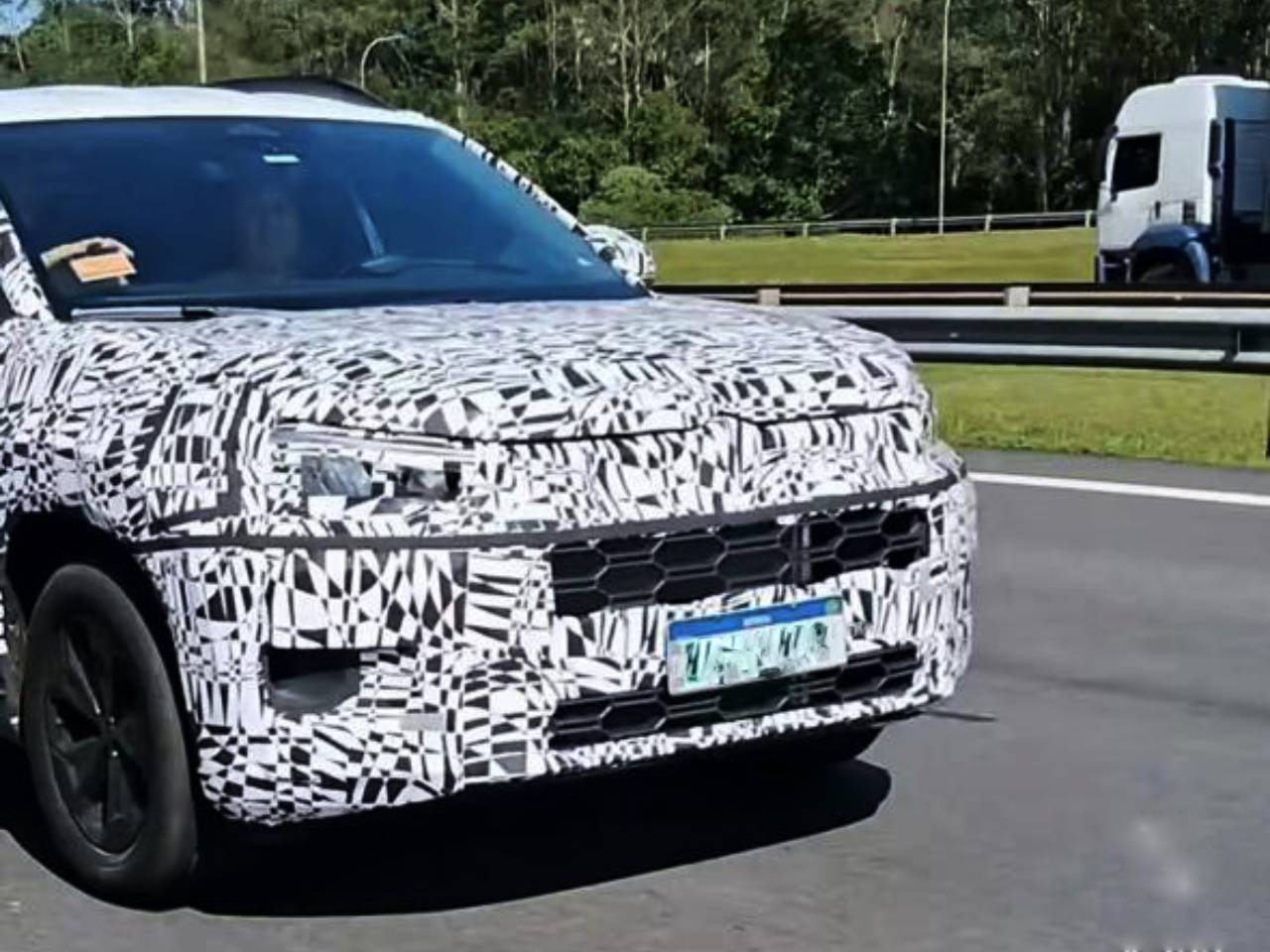 Frente da picape Volkswagen Tukan segue o padrão do crossover compacto Tera Frente da picape Volkswagen Tukan segue o padrão do crossover compacto Tera