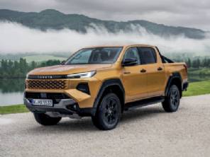 Toyota Hilux h�brida da nova gera��o chega �s lojas da Europa; veja pre�o da picape