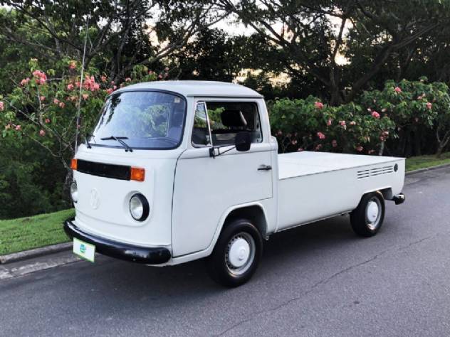 Kombi Picape Branco Paina de quase 40 anos congela no tempo; veja pre�o da raridade