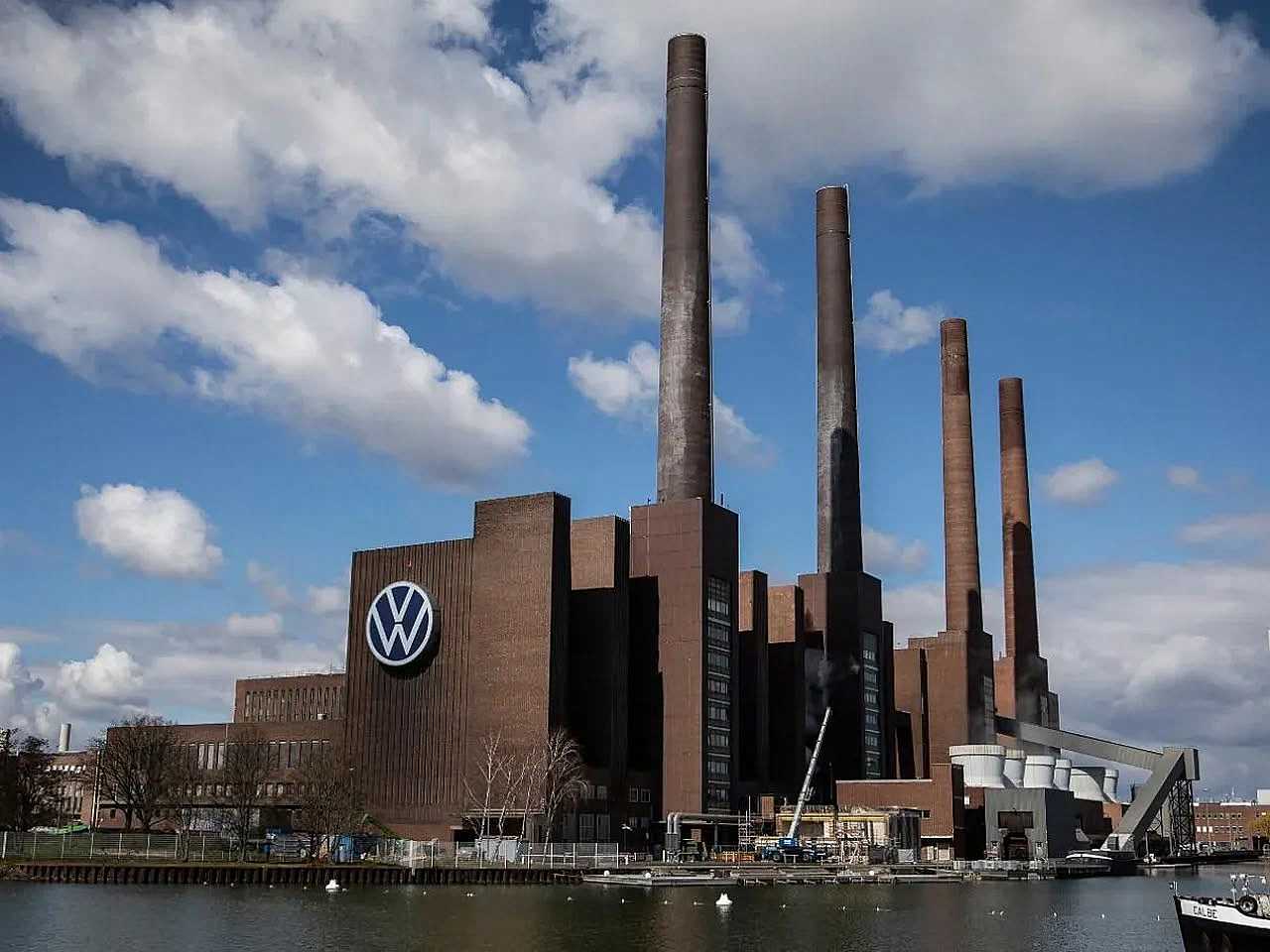 Montadora avalia o futuro de quatro fábricas na Alemanha, incluindo as de Zwickau e Emden Montadora avalia o futuro de quatro fábricas na Alemanha, incluindo as de Zwickau e Emden