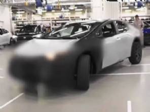 Toyota Corolla 2027: surgem novas imagens que mostram prot�tipo e at� vers�o el�trica