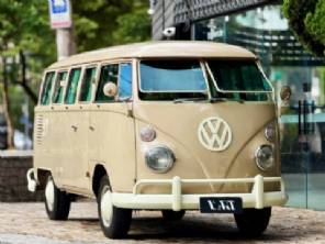 Kombi 'Corujinha' de 57 anos Bege Claro brilha como nova; veja pre�o da raridade
