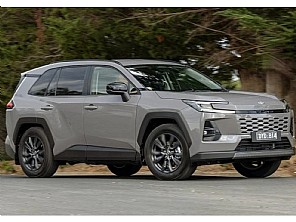 Toyota RAV4 ganha nova vers�o h�brida plug-in mais simples de olho nos rivais chineses