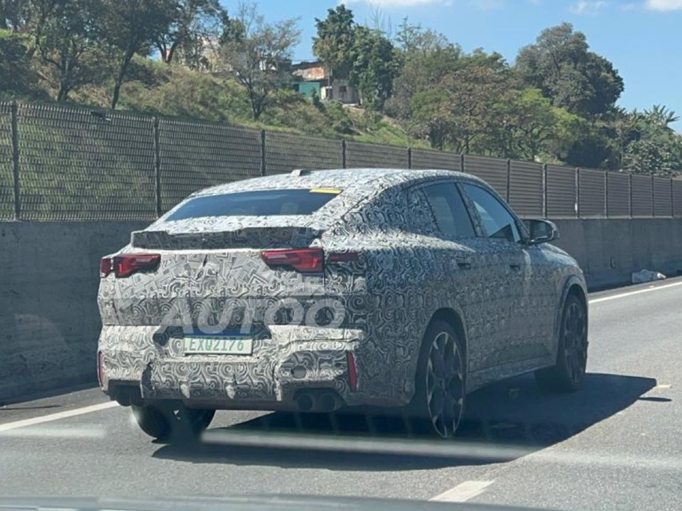 BMW�X2 2027 - �ngulo traseiro
